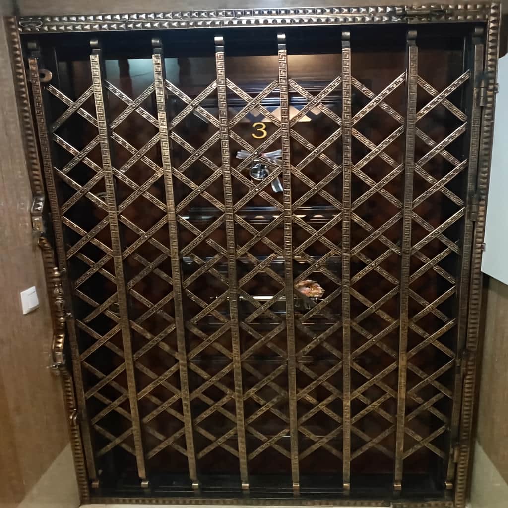 حفاظ آکاردئونی تمام گل سلطنتی تسمه ۲.۵ – 4 حفاظ آکاردئونی تمام گل سلطنتی نقش دار با قیمت روز تهران