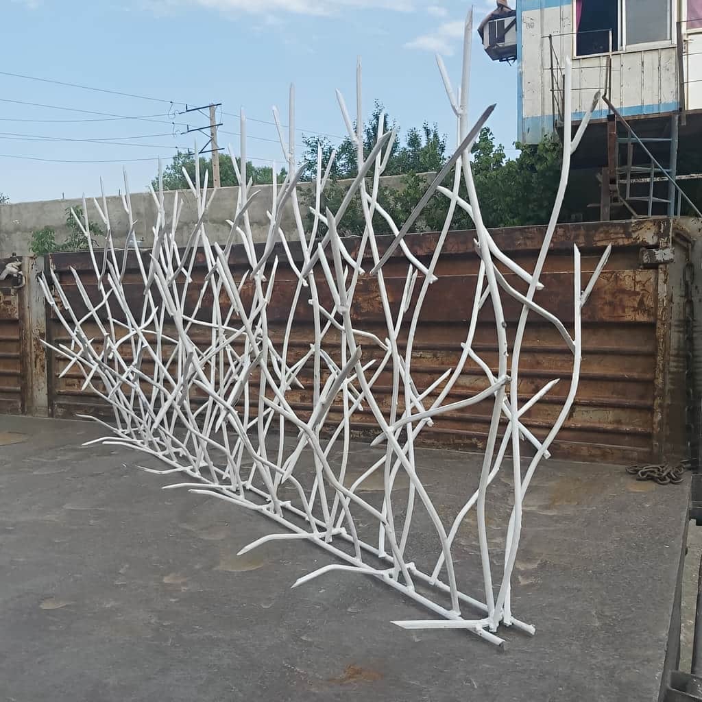 نمونه حفاظ شاخ گوزنی تراکم ۳۴ روی دیوار باغ و ویلا