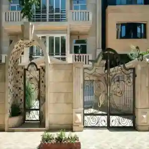 انتخاب درب فلزی ساده و شیک ورودی ساختمان مدرن