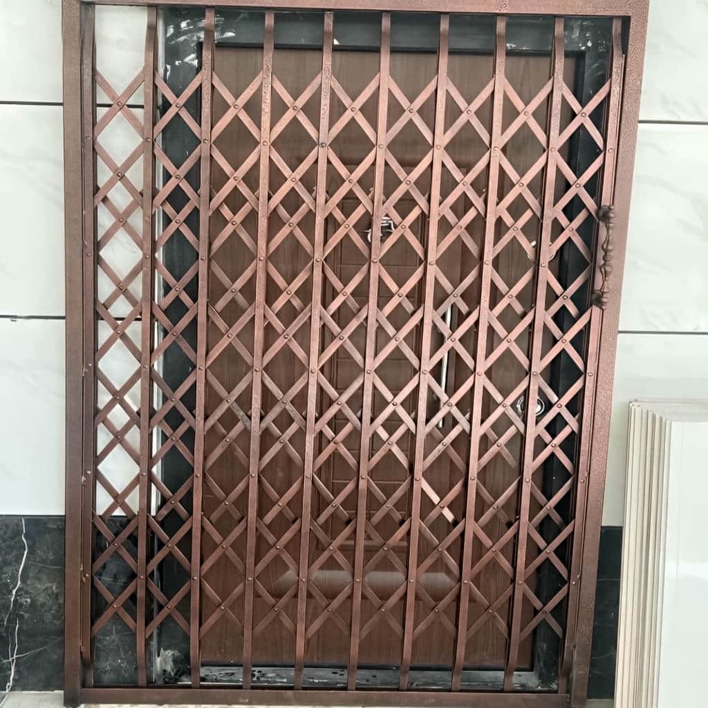 کارخانه درب آکاردئونی حفاظ آپارتمان پنج گل در محمدشهر