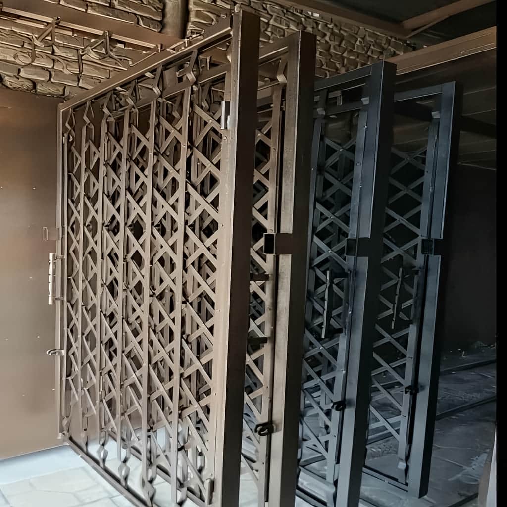 کارخانه درب آکاردئونی حفاظ آپارتمان تمام گل در اندیشه