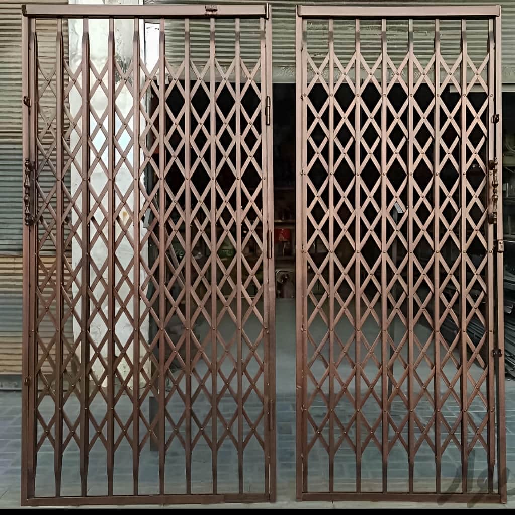 کارخانه درب آکاردئونی حفاظ آپارتمان پنج گل در نظرآباد