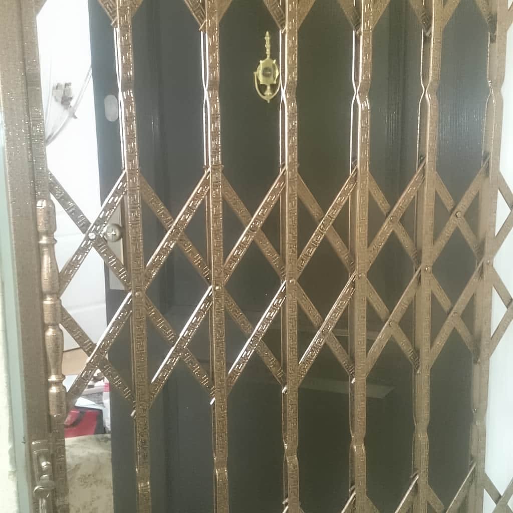 قیمت درب آکاردئونی حفاظ آپارتمان سه گل در اصفهان