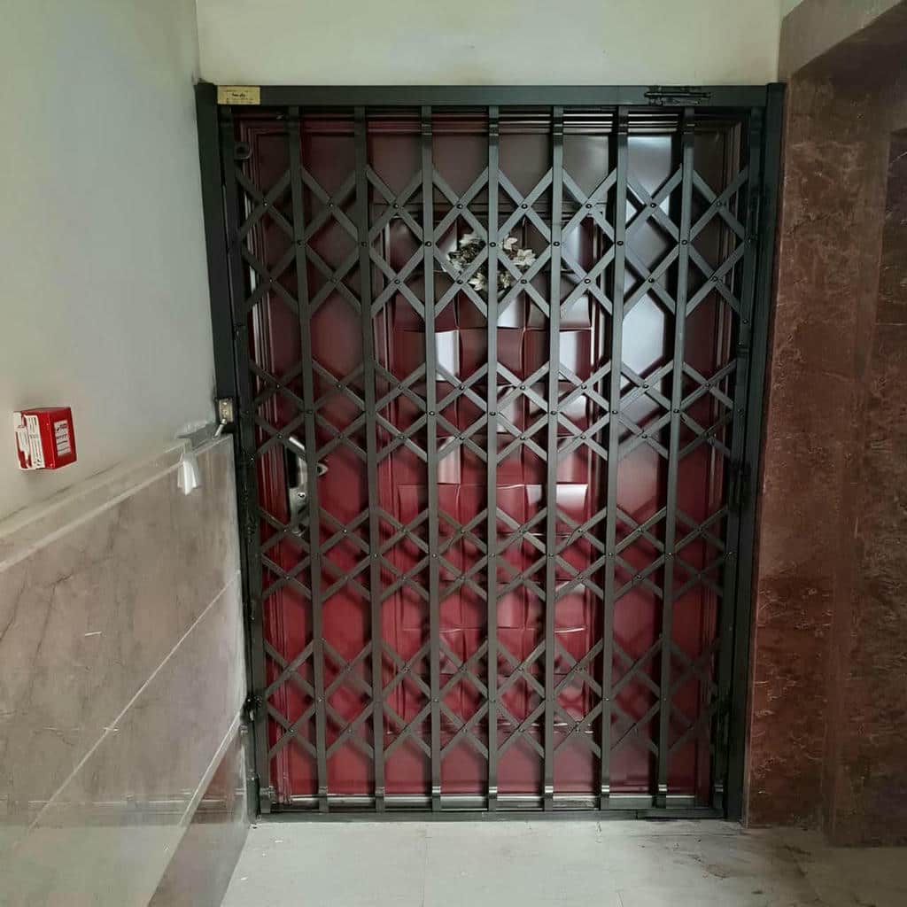 نصب درب آکاردئونی چهارگل در کمال شهر