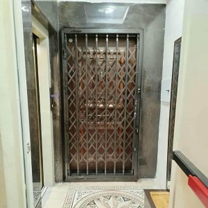درب آکاردئونی در بندر دیلم