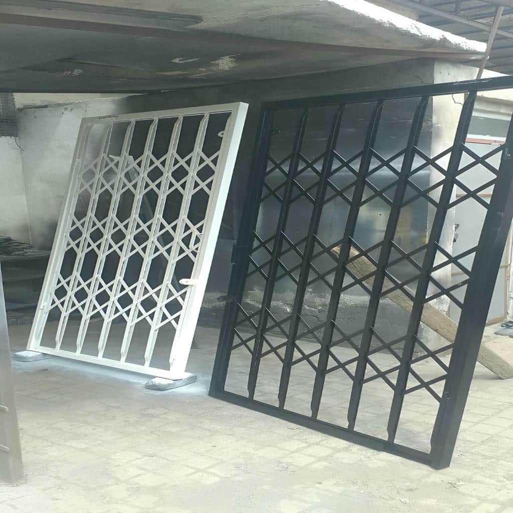 نصب درب آکاردئونی حفاظ آپارتمان چهارگل در قائمشهر