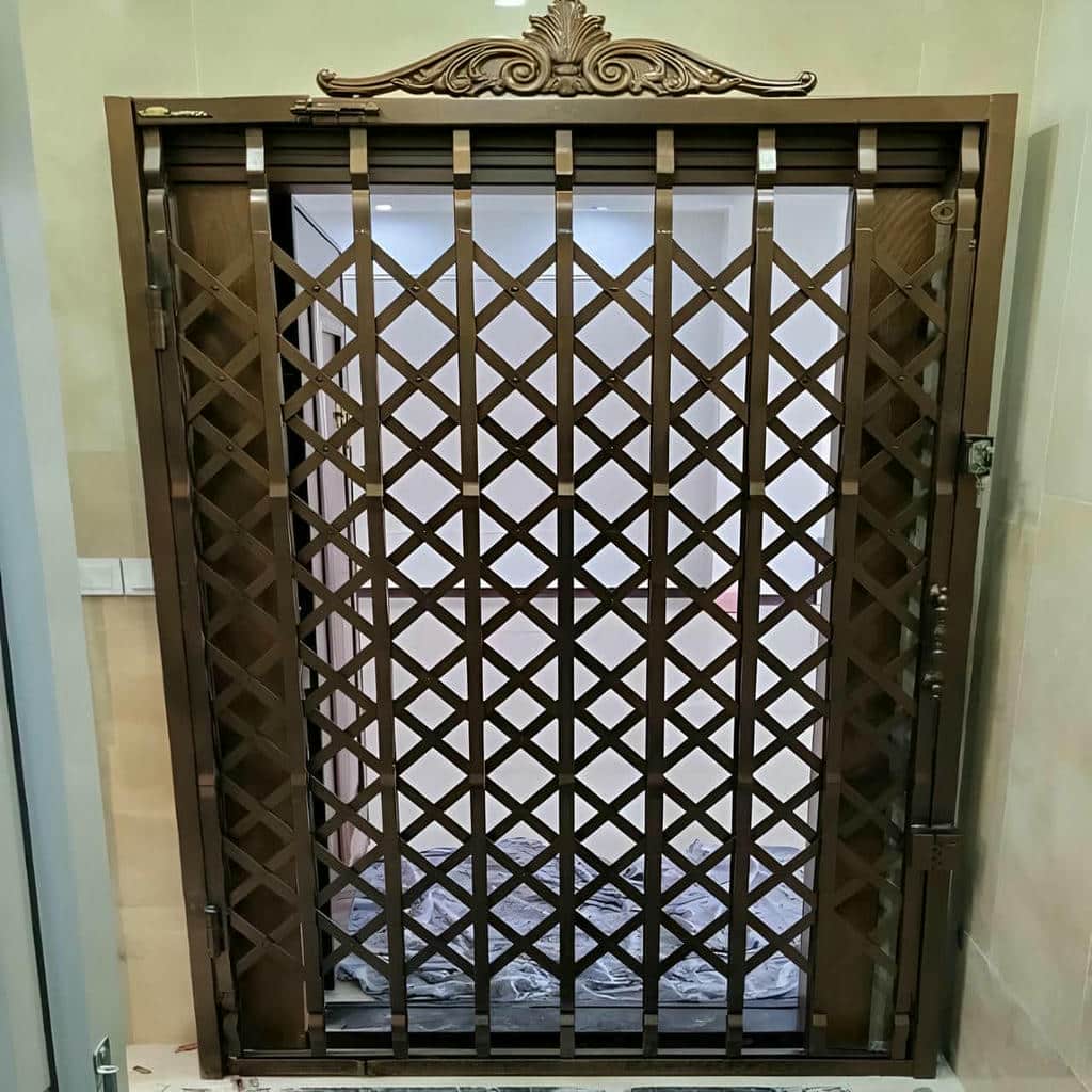 نصب درب آکاردئونی حفاظ آپارتمان چهارگل در فیروزکوه