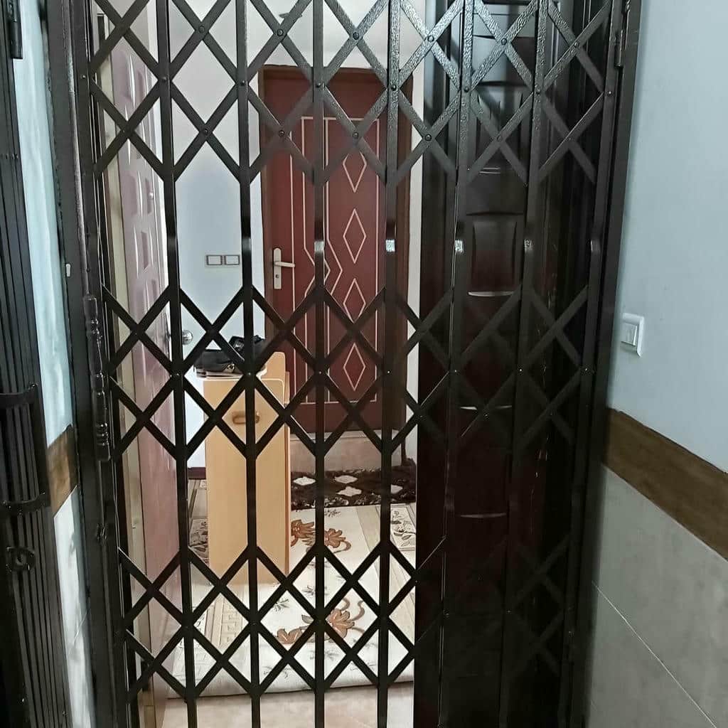درب آکاردئونی حفاظ آپارتمان در اصفهان
