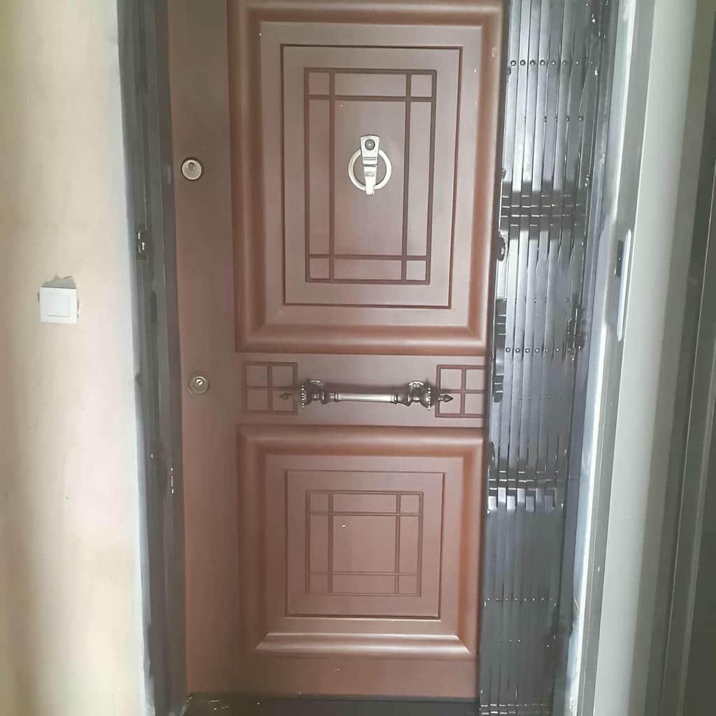 درب آکاردئونی حفاظ آپارتمان در مریوان