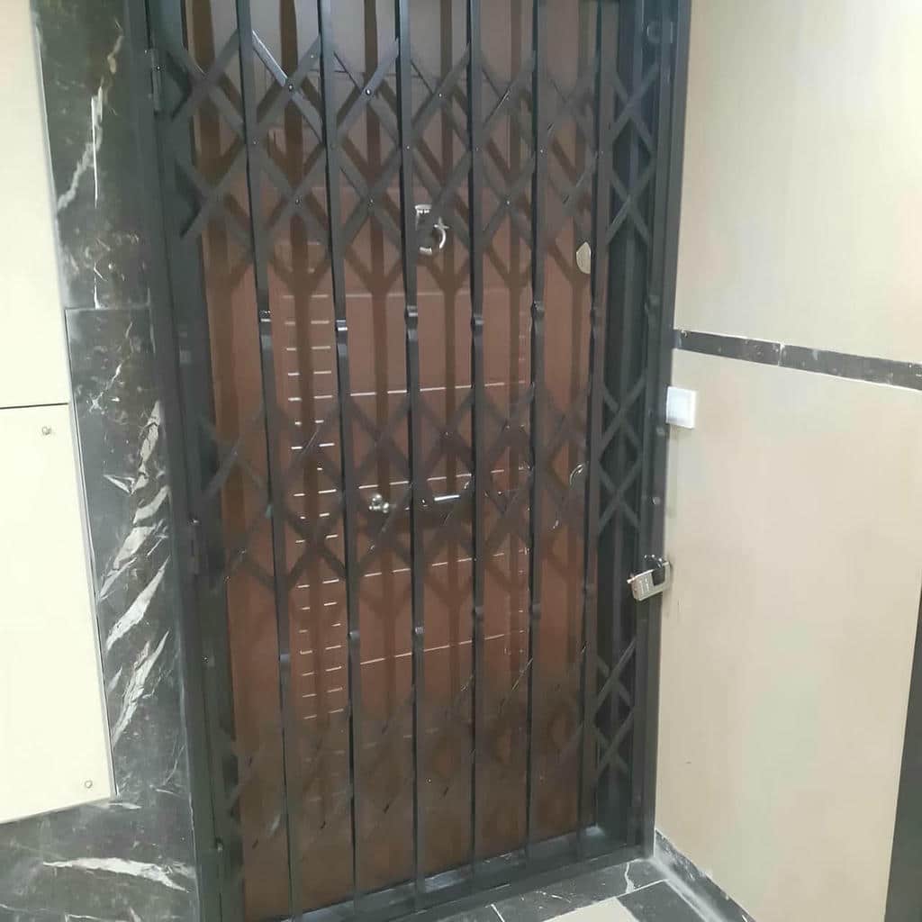 درب آکاردئونی حفاظ آپارتمان در چابهار