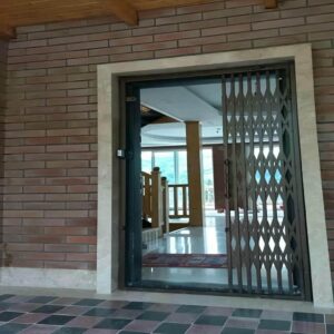 درب آکاردئونی در اردبیل