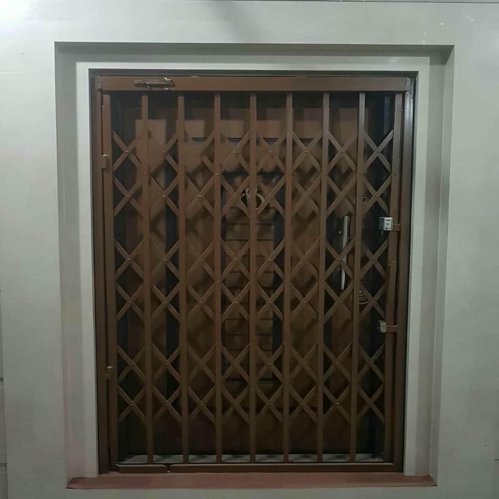 نصب درب آکاردئونی آپارتمان چهارگل در بندر بوشهر