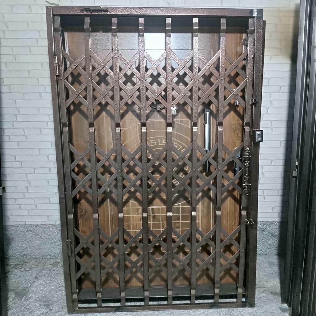 خرید درب آکاردئونی حفاظ آپارتمان طرح تقویت شده در کاشان