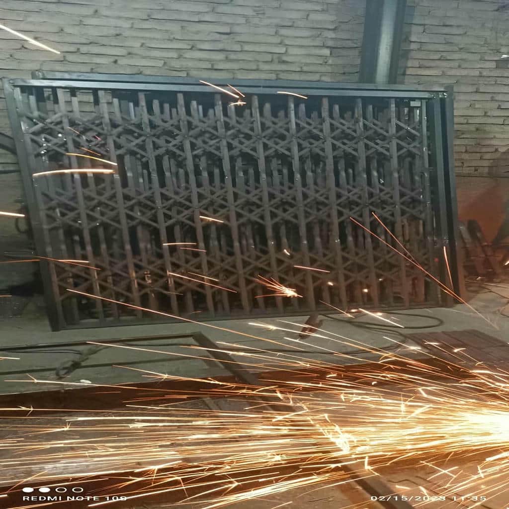 نصب درب آکاردئونی حفاظ آپارتمان چهارگل در نوشهر