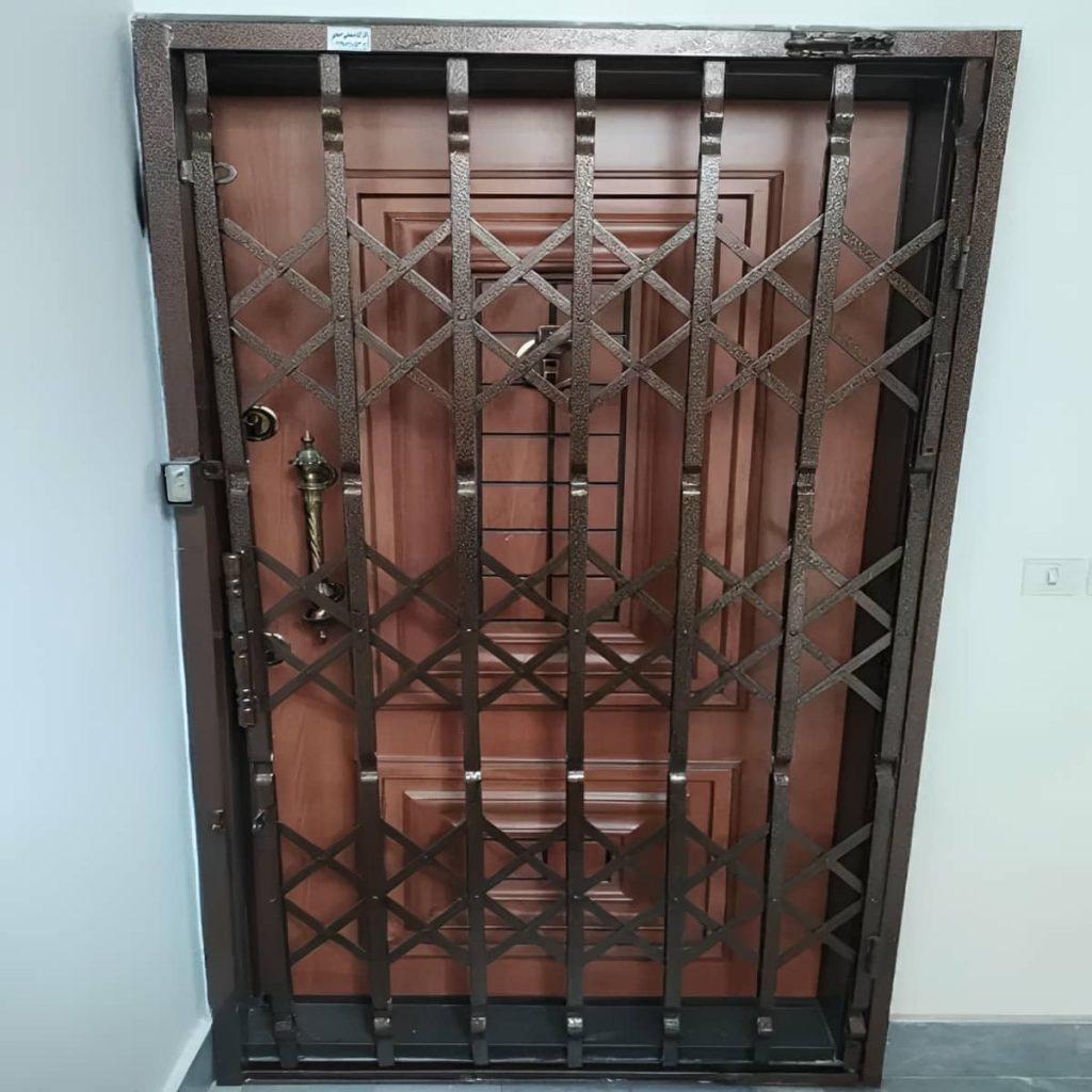 درب آکاردئونی حفاظ آپارتمان در بومهن