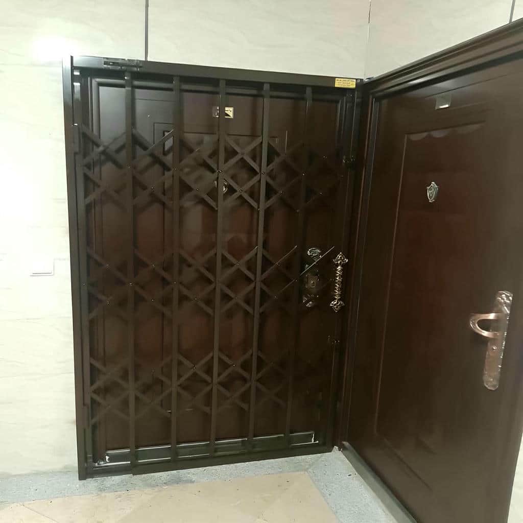 درب آکاردئونی در کمال شهر