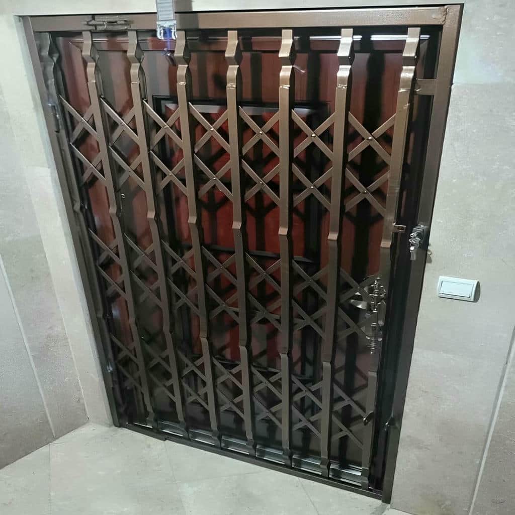 درب آکاردئونی در لواسان