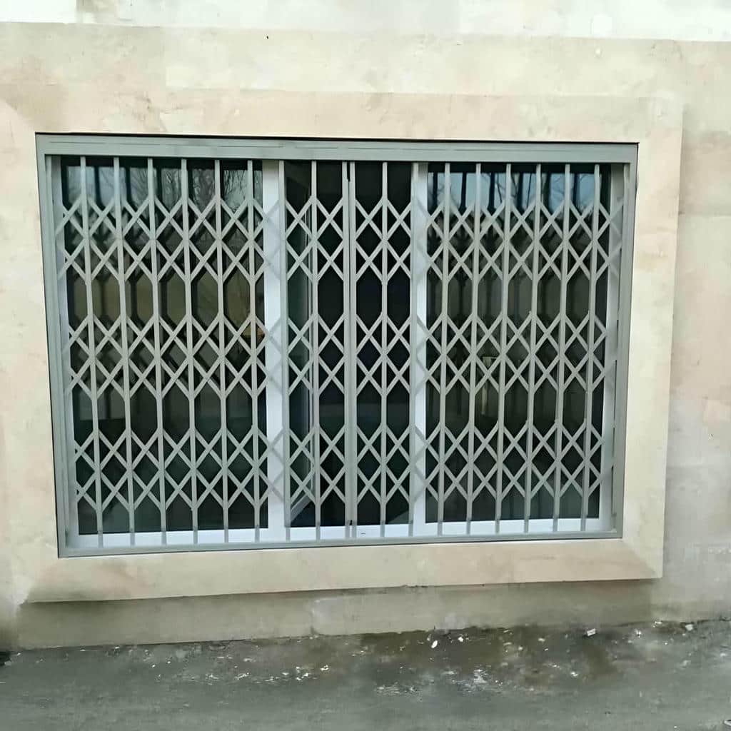 نصب درب آکاردئونی حفاظ آپارتمان چهارگل در رشت