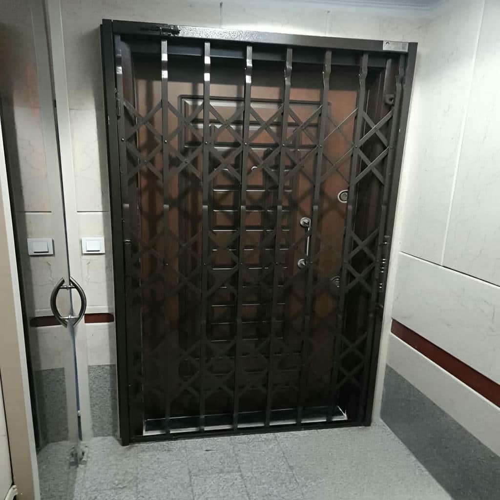 درب آکاردئونی حفاظ آپارتمان در تهران
