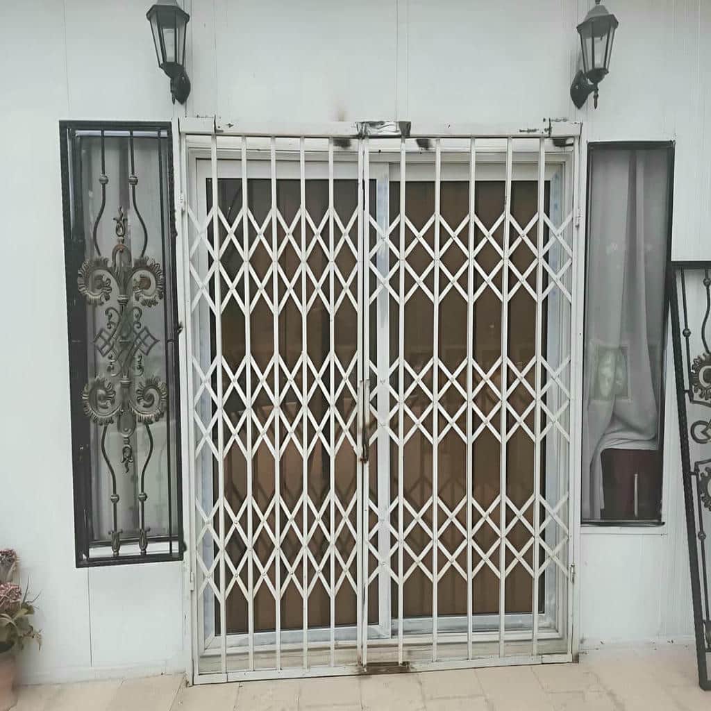 نصب درب آکاردئونی حفاظ آپارتمان چهارگل در کرمانشاه
