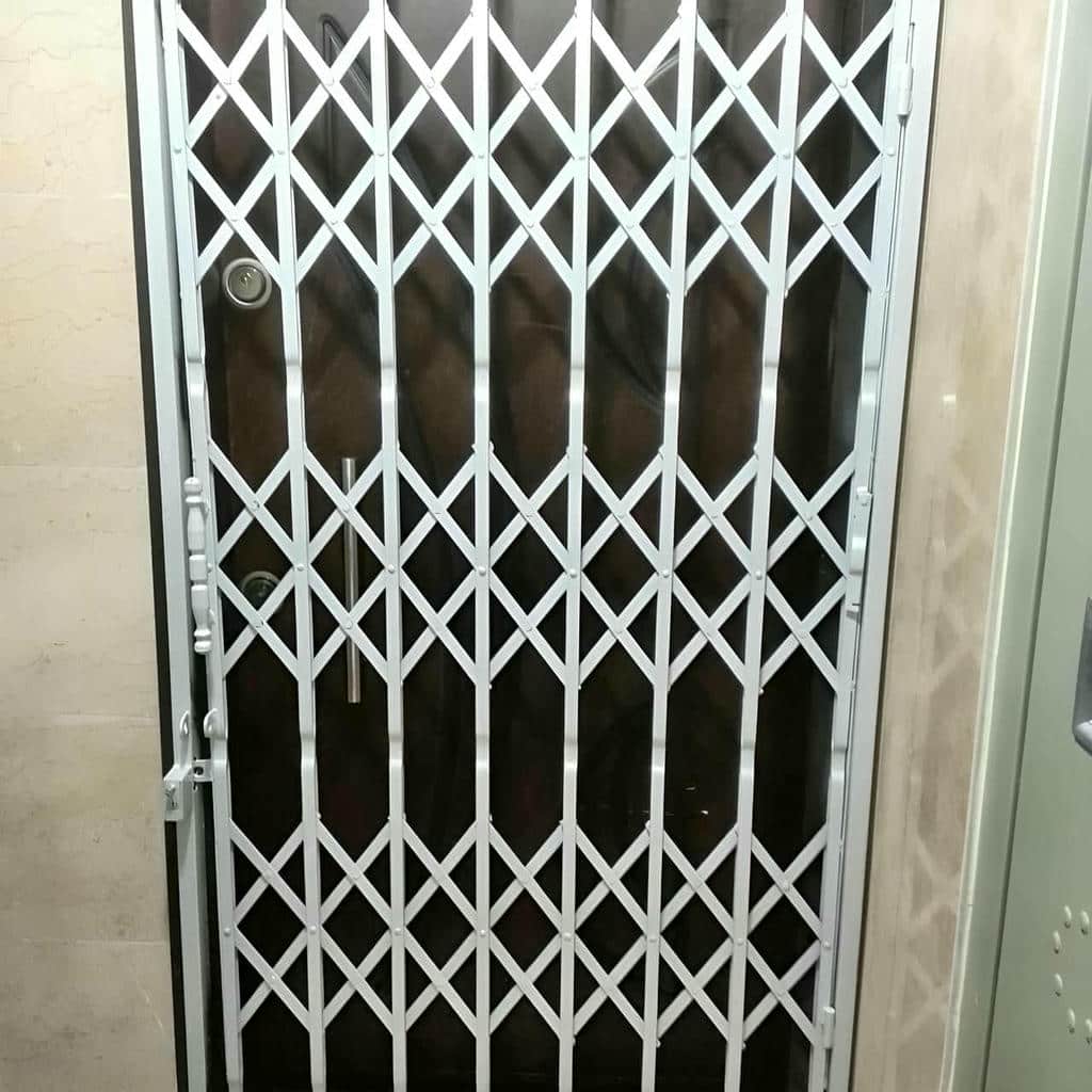 درب آکاردئونی حفاظ آپارتمان در رفسنجان