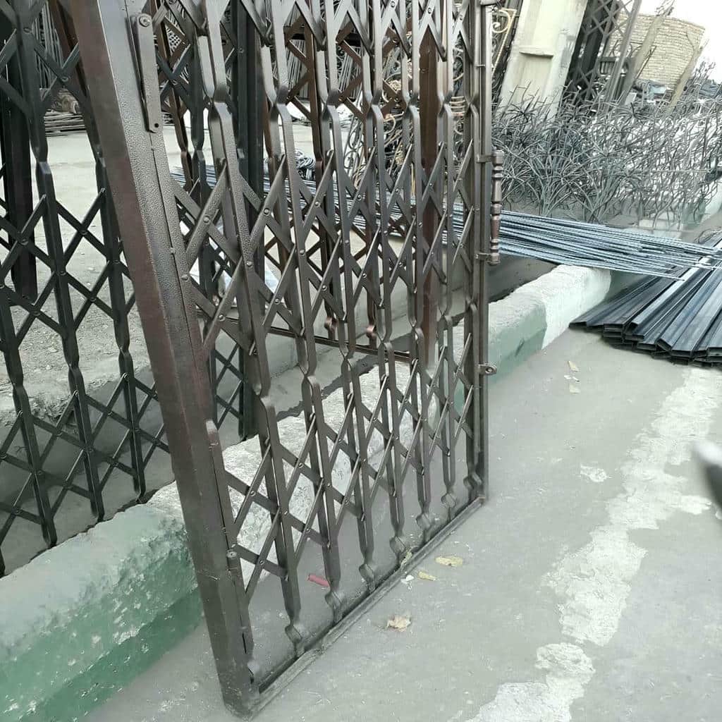 درب آکاردئونی حفاظ آپارتمان در بیرجند