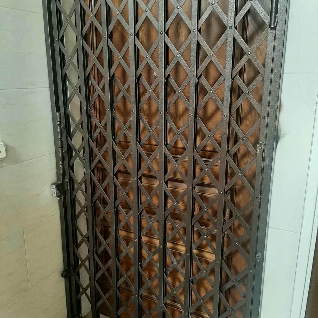 خرید درب آکاردئونی حفاظ آپارتمان طرح تقویت شده در شهریار