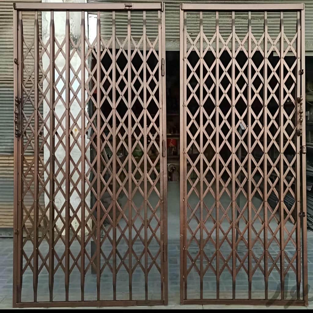 درب آکاردئونی حفاظ آپارتمان در آمل