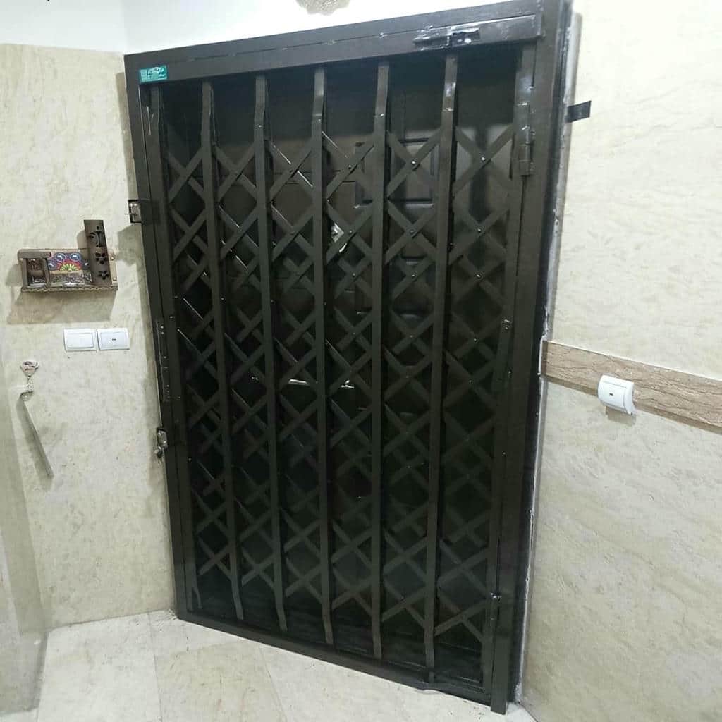 نصب درب آکاردئونی حفاظ آپارتمان چهارگل در خرم آباد
