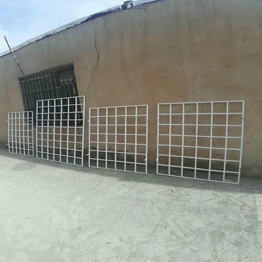 نصب حفاظ پنجره آهنی بازشو در چابهار