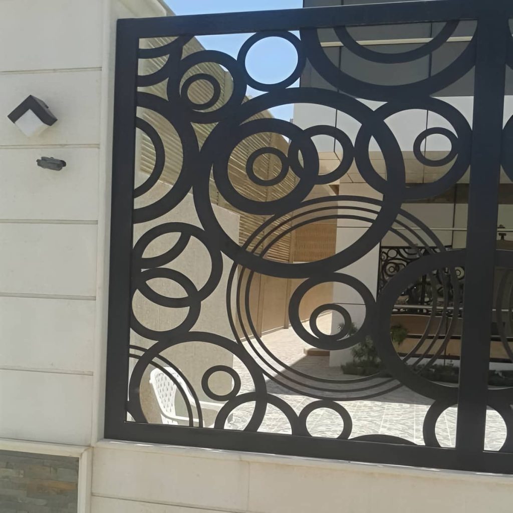 نصب حفاظ پنجره نرده آهنی بازشو در ایرانشهر