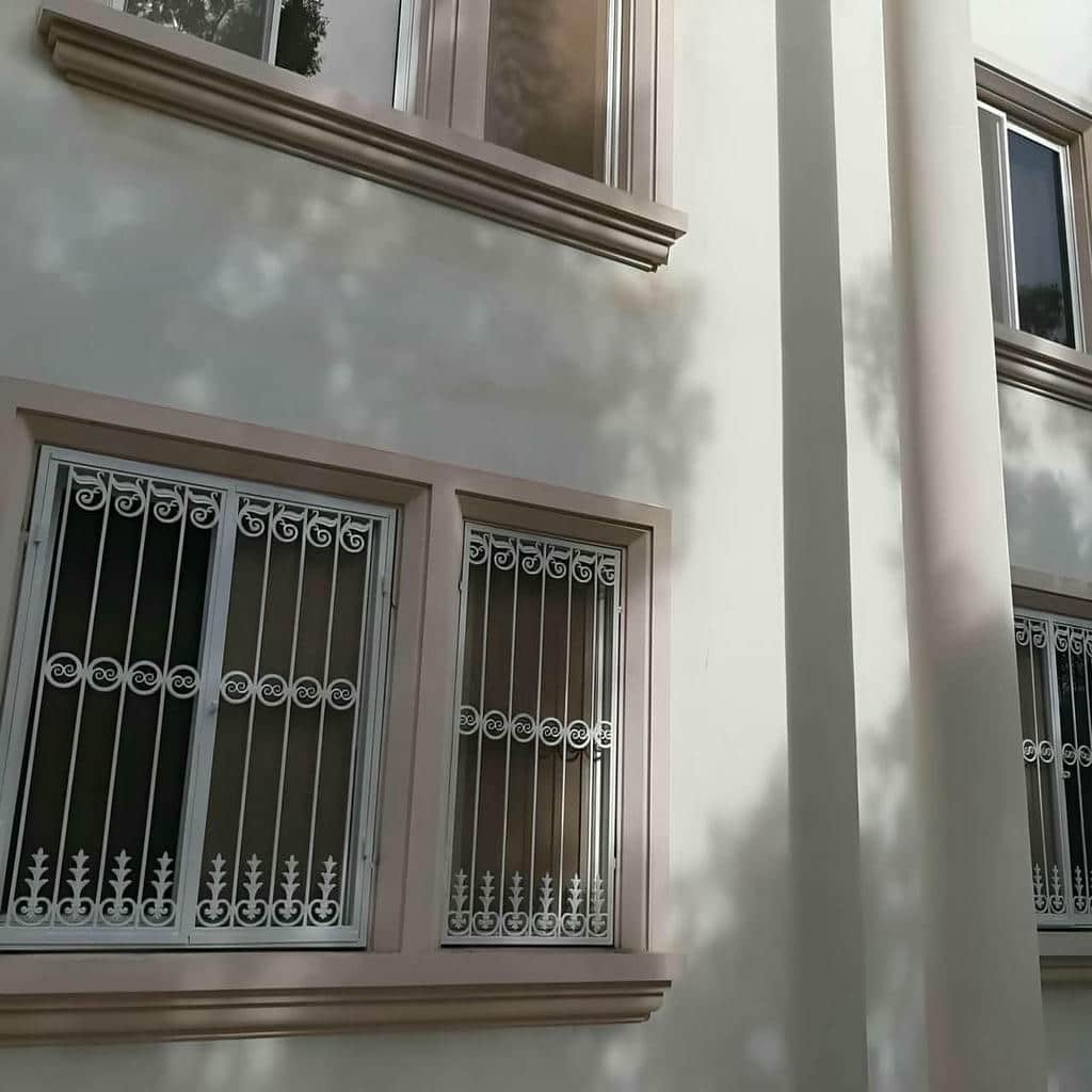 حفاظ پنجره در بندر انزلی