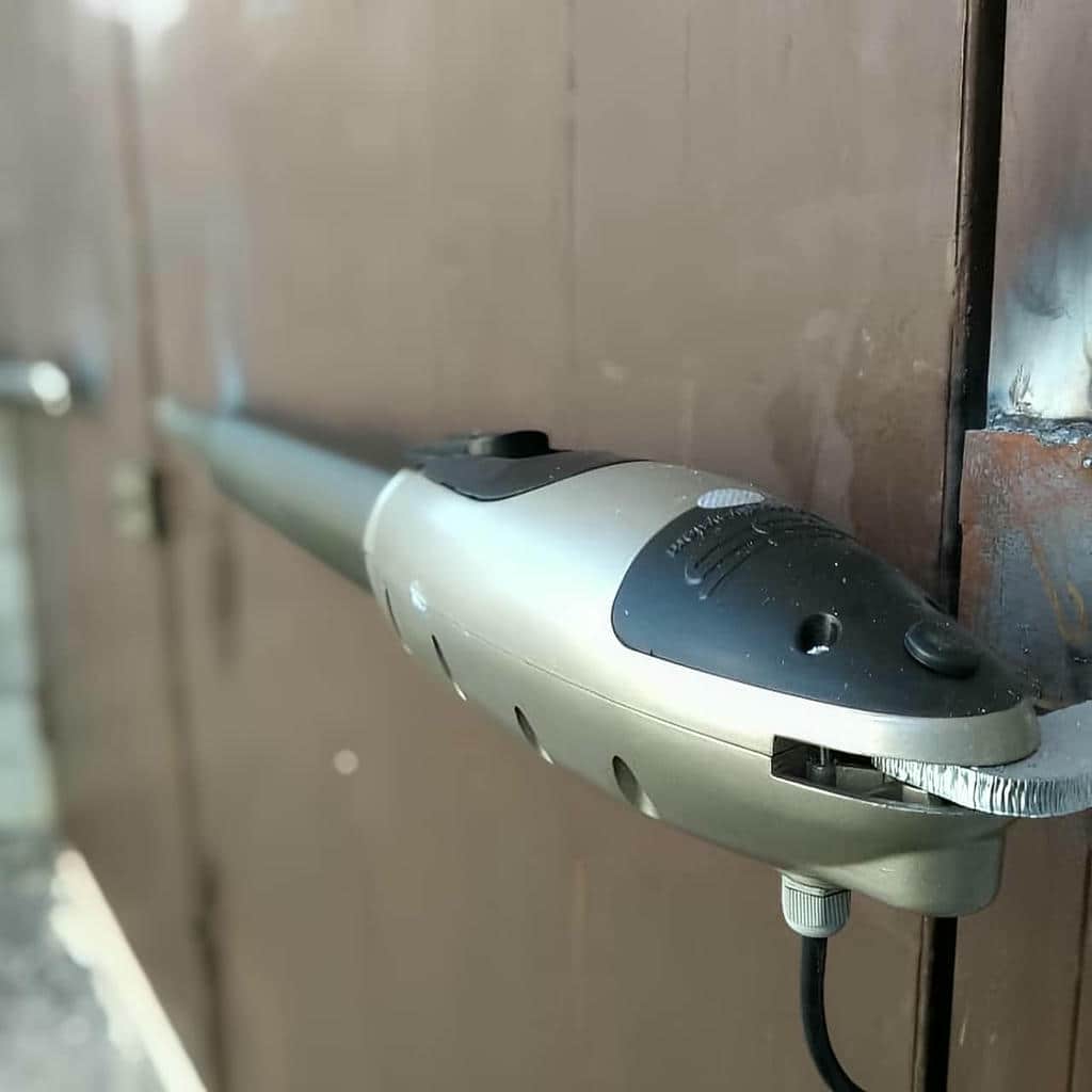 نصب جک درب پارکینگ تراز دقیق در فردیس کرج