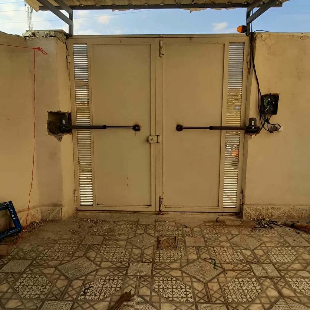 نصب جک درب پارکینگ برد دیجیتال در چابهار