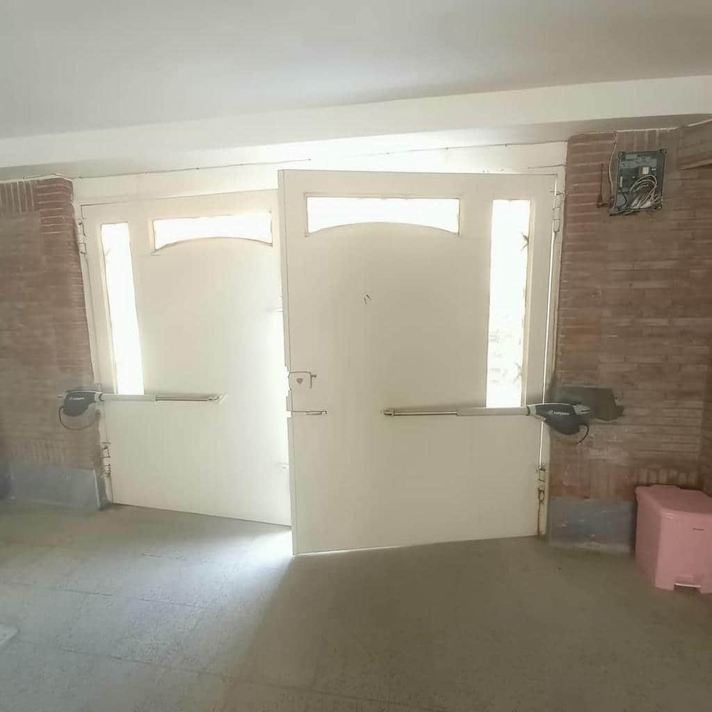 نصب جک درب پارکینگ مسکونی در قشم نصب جک درب پارکینگ مسکونی در قشم