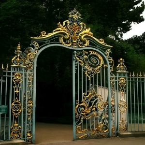 درب حیاط در ساری