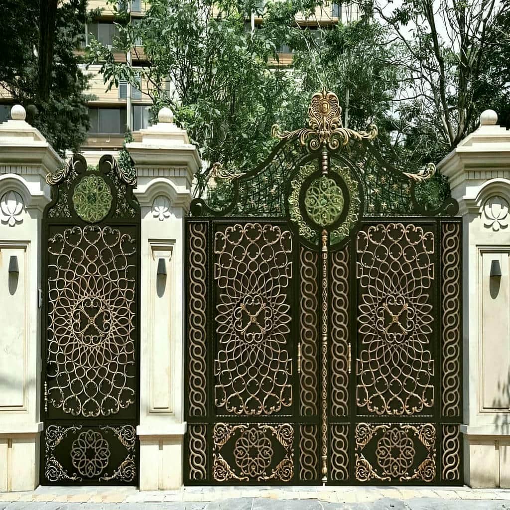 درب حیاط در رشت