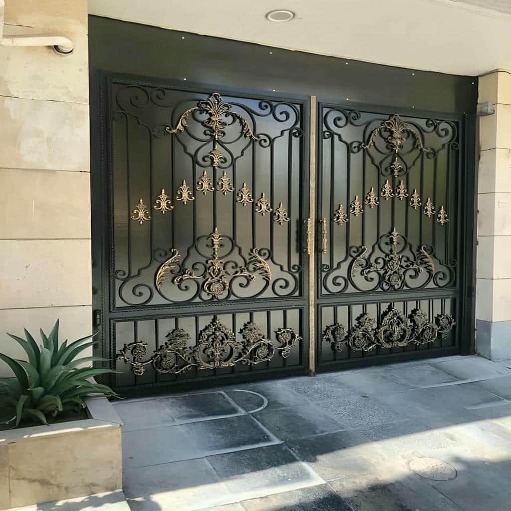 نصب درب حیاط پروفیل سنگین در ساری