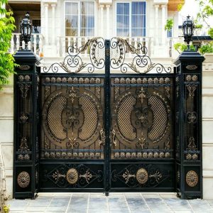 درب حیاط در اردبیل