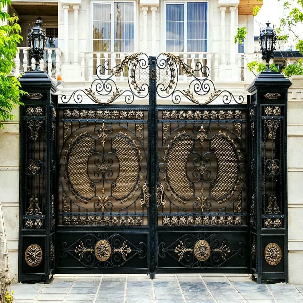 درب حیاط در اردبیل