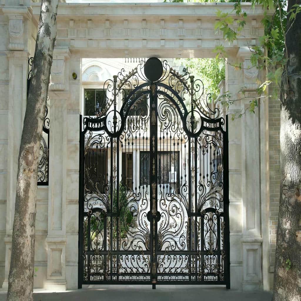 درب حیاط در کرمان