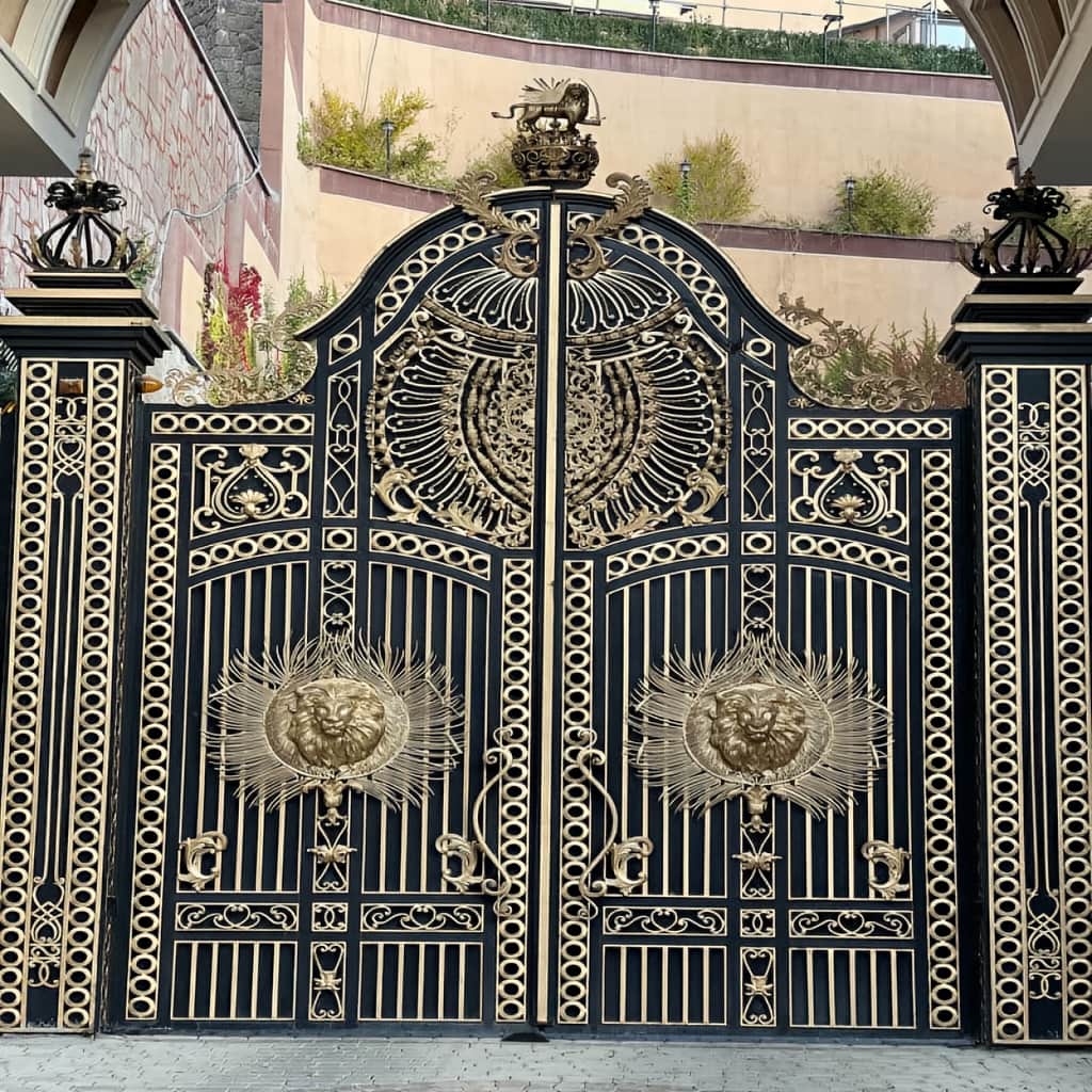درب حیاط و ویلا در سیرجان