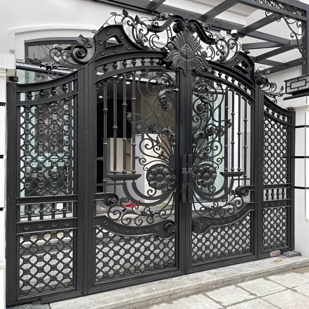 درب حیاط در چالوس