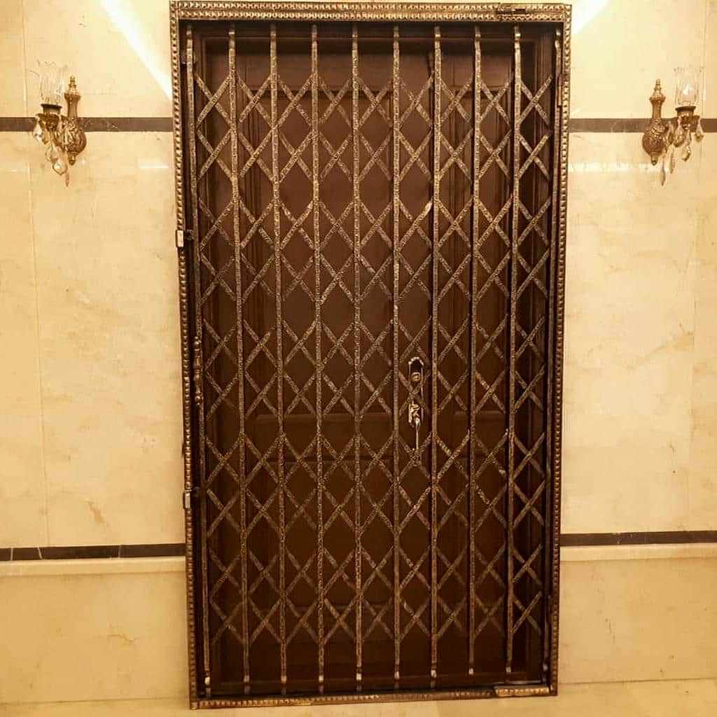 درب آکاردئونی فلزی با مدل پنج گل تقویت شده