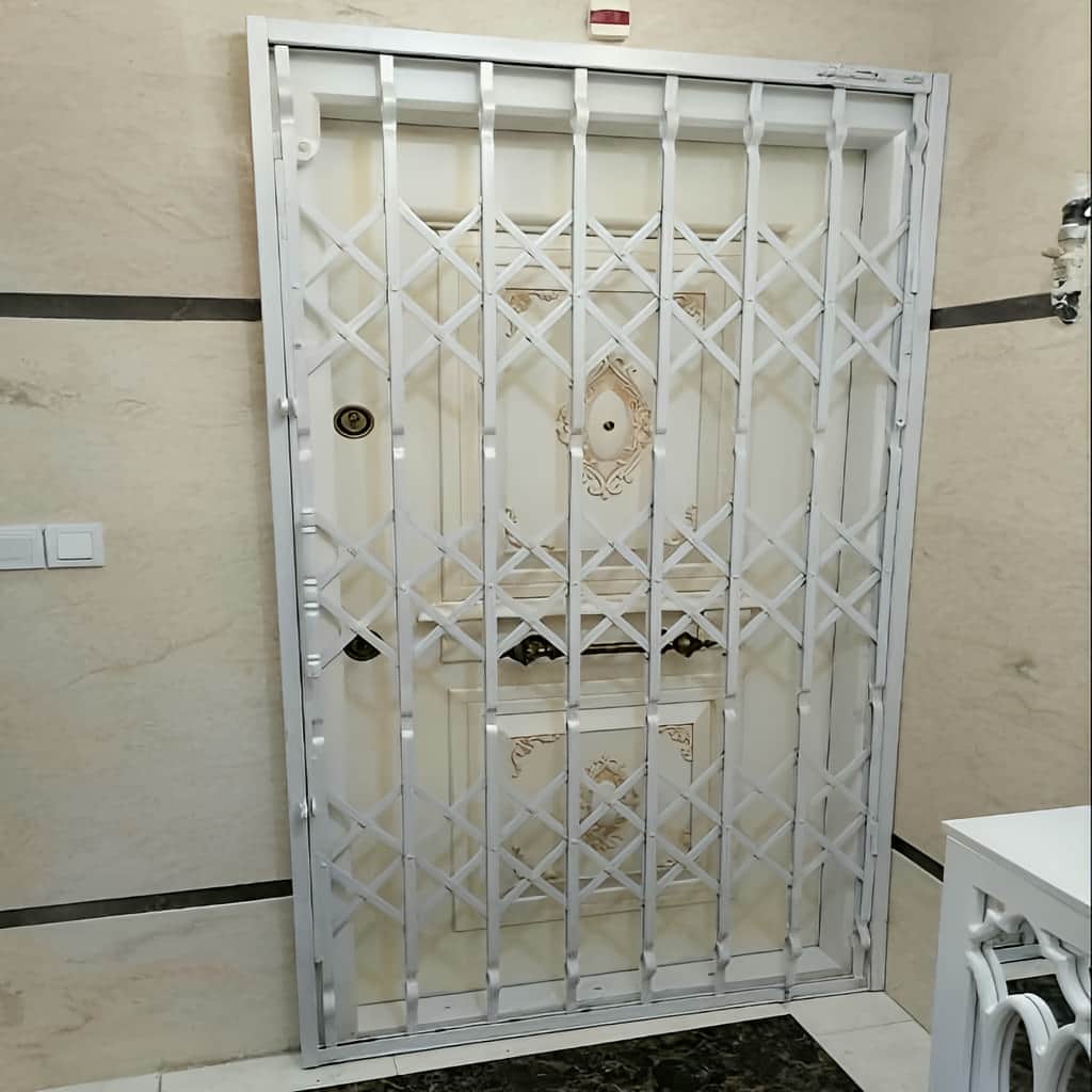 درب آکاردئونی با قیمت وابسته به اجرت