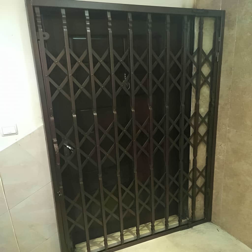 نصب درب آکاردئونی با پروفیل مقاوم بدنه