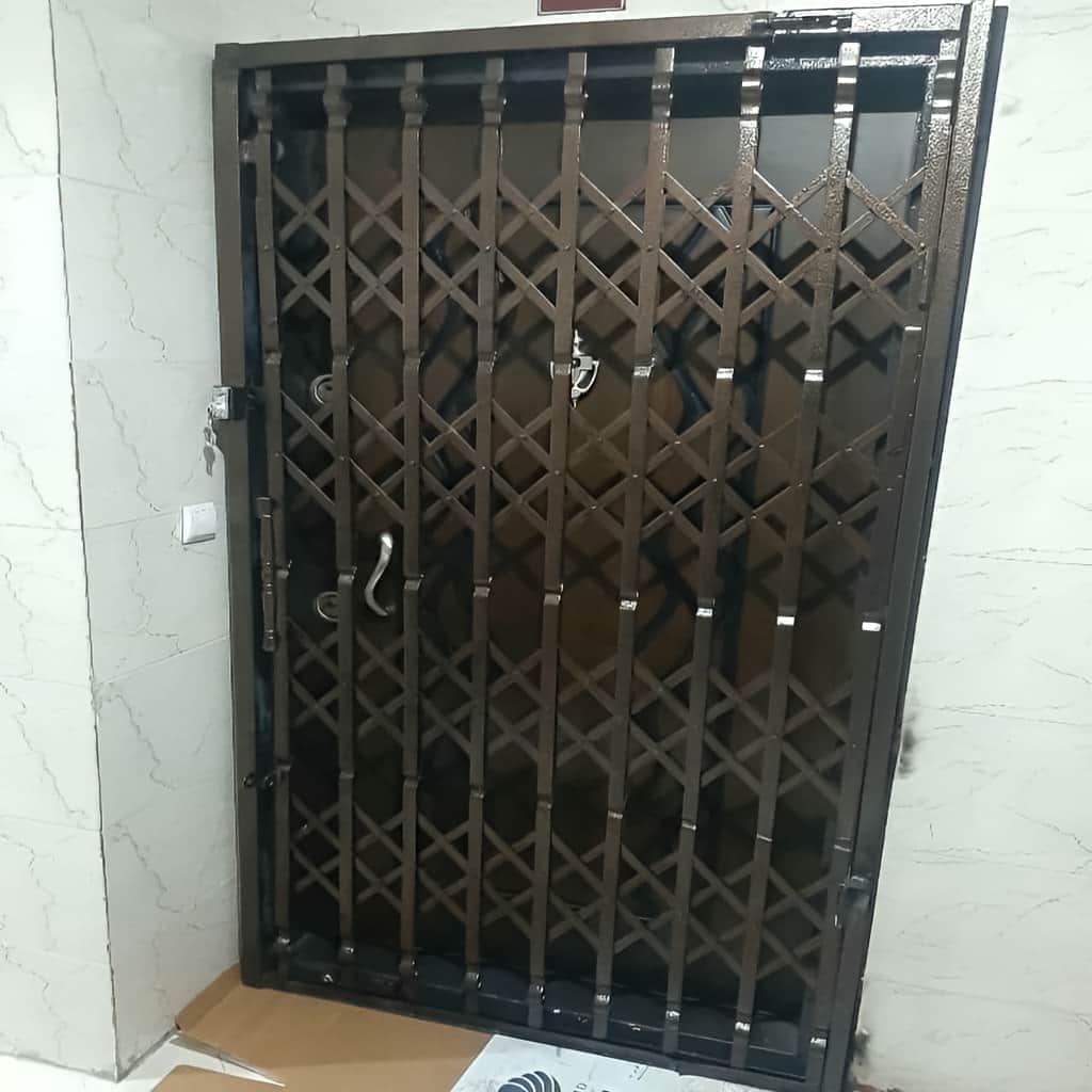 درب آکاردئونی فلزی با مدل چهار گل مقاوم