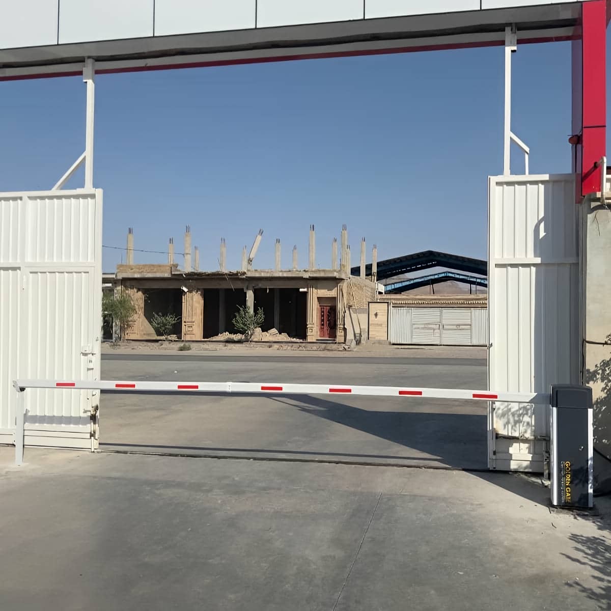 راهبند دستی با رنگ مقاوم روی بدنه فلزی راهبند دستی با رنگ مقاوم روی بدنه فلزی
