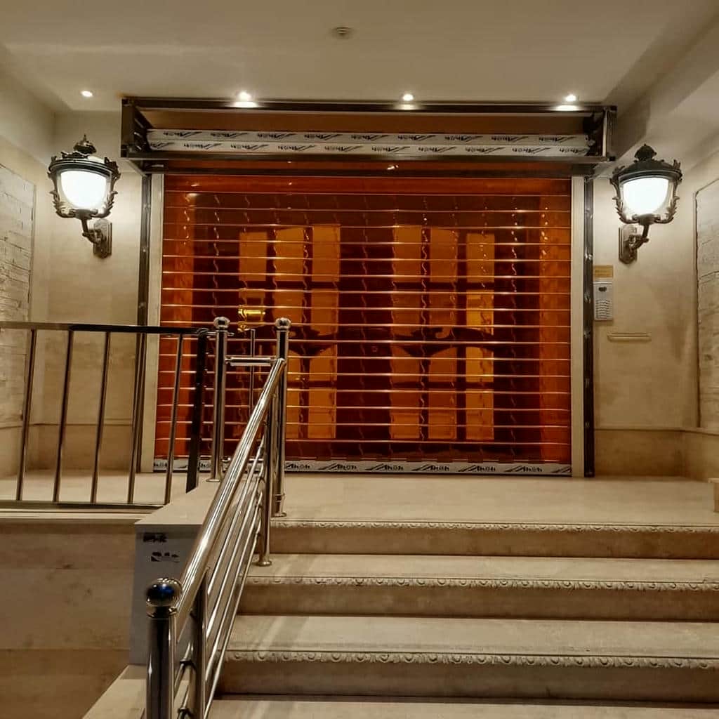 کرکره برقی صنعتی با ریل محکم برای ورودی عریض کرکره برقی صنعتی با ریل محکم برای ورودی عریض