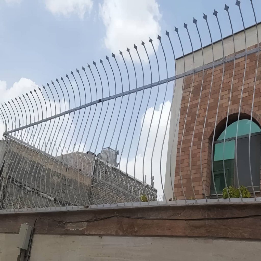 حفاظ سرنیزه ای دیوار با رنگ مقاوم سطح فلز